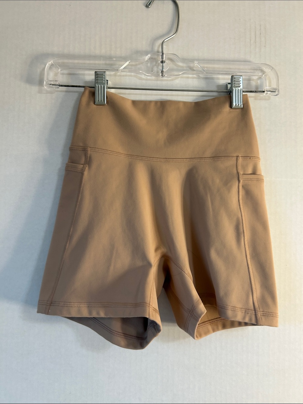 LSKD Womens Tan 4” Biker Shorts Side Pockets. Sz S